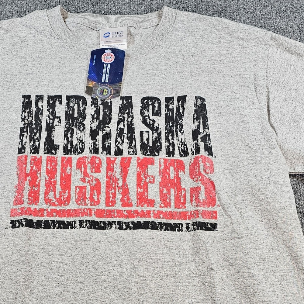Port and Company Mens M Grey Nebraska Huskers Graphic T-Shirt Short Sleeve Mens